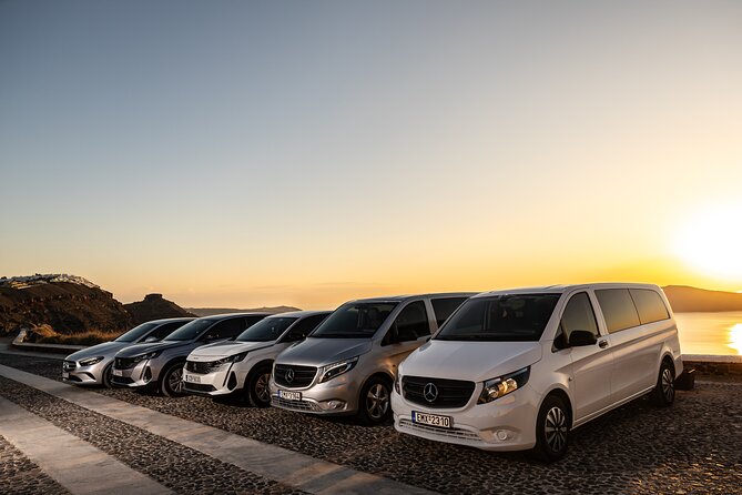 Santorini: Private Transfers To / From the Airport (JTR) - On-Time by Design: Punctual Pickup and Quick Communication