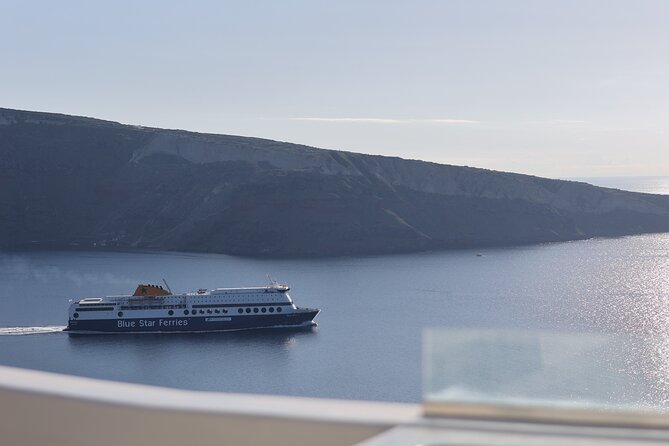 Santorini: Private Transfers To / From The Port Athinios - Flight Tracking and Free Waiting Time, Why It Matters on Santorini