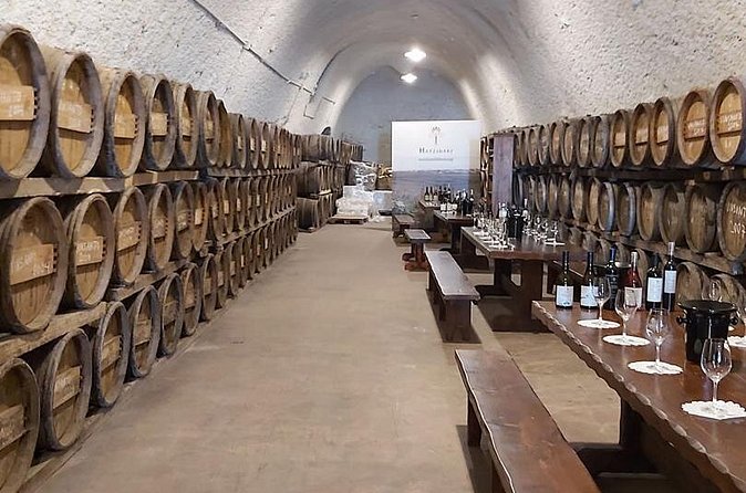 Santorini Private Wine Tour & Sunset in Oia - Hatzidakis Winery in Pyrgos: Vinsanto and pairing with tapas