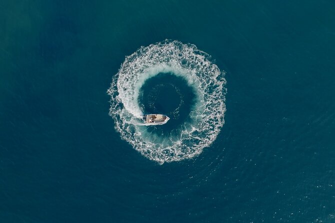 Santorini Rent a Boat - License free private cruise - License-free privacy: the real value in Santorini boating