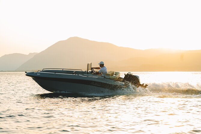 Santorini Rent a Boat - License free private cruise - 5-hour half day cruise: a smart plan if you want flexibility