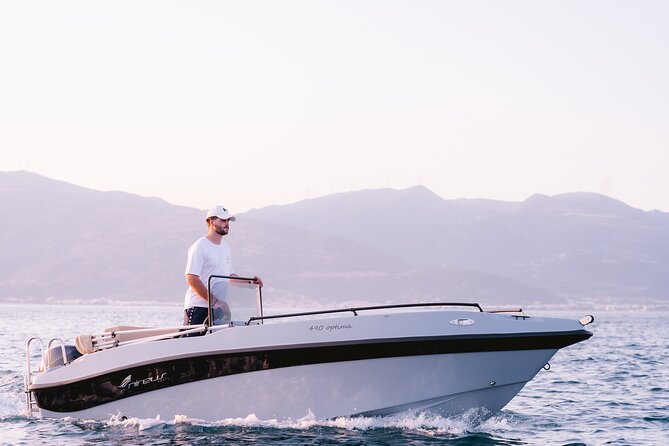 Santorini Rent a Boat - License free private cruise - The volcano area and nearby islands: the “big view” payoff