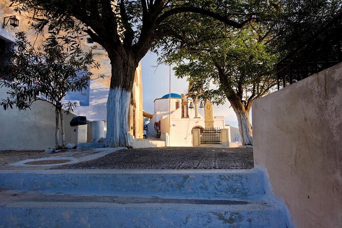 Santorini's Highlights Tour Experience - Kamari: black sand beach time and a laid-back finish