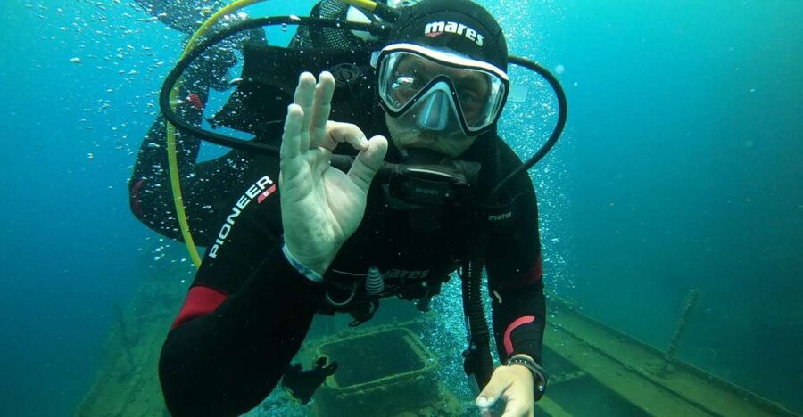 Santorini: Scuba Diving Experience in Caldera for Beginners - Instructors and the Small-Group Advantage (Up to 10 People)