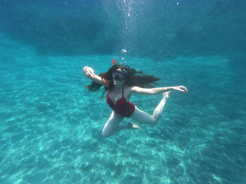 Santorini: Sea Caves Kayak Trip with Snorkeling and Picnic - Getting picked up, meeting your guide, and learning the kayak basics