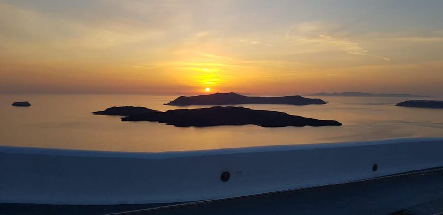 Santorini: Sightseeing Island Tour (Private) - Morning pickup in a WiFi-ready minivan