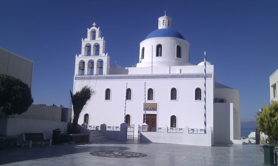 Santorini: Sightseeing Island Tour (Private) - Red Beach and Perissa Black Beach: two different volcanic moods