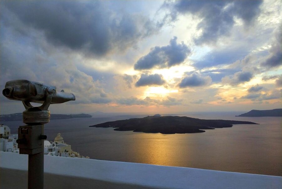 Santorini Sunset Chasing Adventure: Half-Day Private Tour - Your 4-hour game plan: coastal drive, lighthouse glow, then Oia
