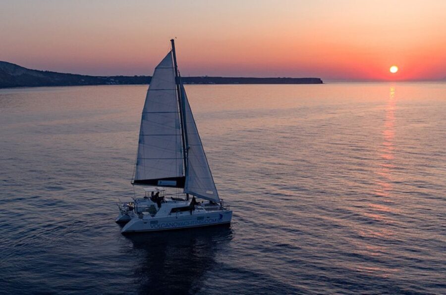 Santorini: Sunset Cruise with Swim Stops, Dinner, and Drinks - Key Stops That Make This Cruise Worth Your Evening Time