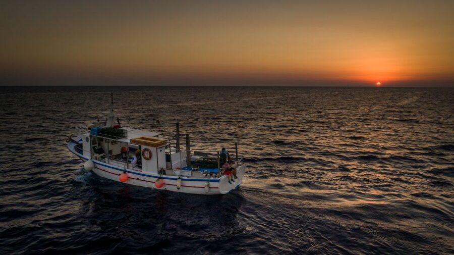 Santorini Sunset Fishing Trip with Dinner and Drinks - The 4.5-Hour Flow: Shrimp Nets, Fishing Lines, Then Sunset