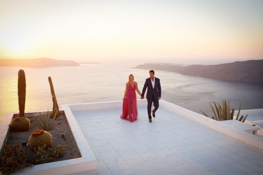 Santorini: Sunset Photo Shoot with a Personal Photographer - The photography style: contemporary and candid, not forced