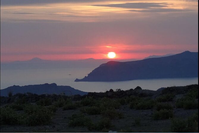 Santorini Sunset Wine Tour with Santo Winery Views - The wine lineup: 12 tastings, mainly whites and dessert