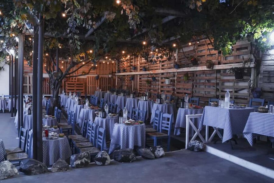 Santorini: The Greek Wedding Show - The real showstoppers: Zorba, Syrtaki, and plate breaking with OPA