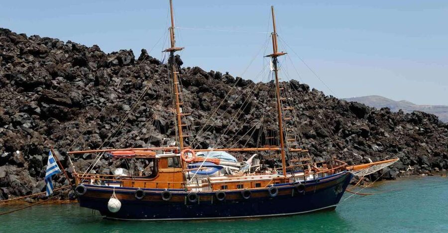 Santorini: Thirassia Islands and Volcano Guided Cruise - Why Santorini looks different when you start at Athinios Port