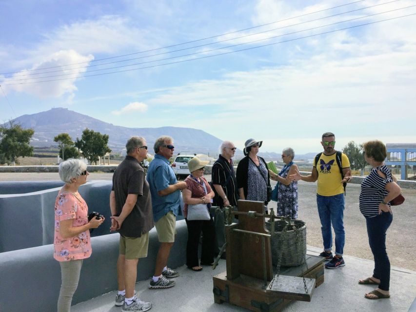 Santorini: Top Sights Small-Group Tour with Local Guide - Oia on a Guided Walk, Plus Real Time to Wander and Photograph