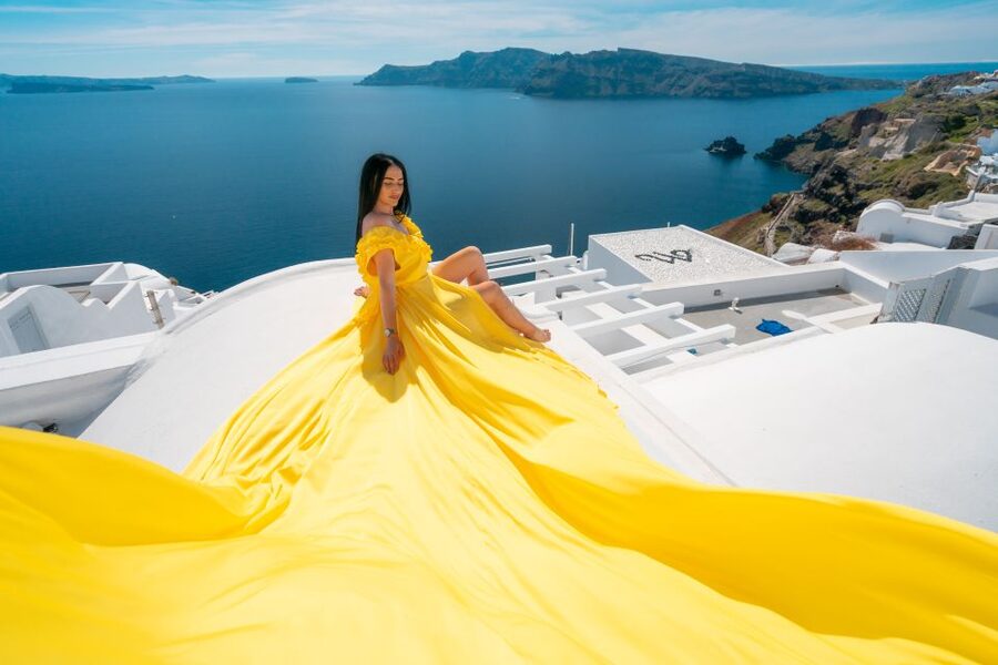 Santorini: Unique Flying Dress Photoshoot Experience - The photo delivery: fast turnaround, 30 edited images
