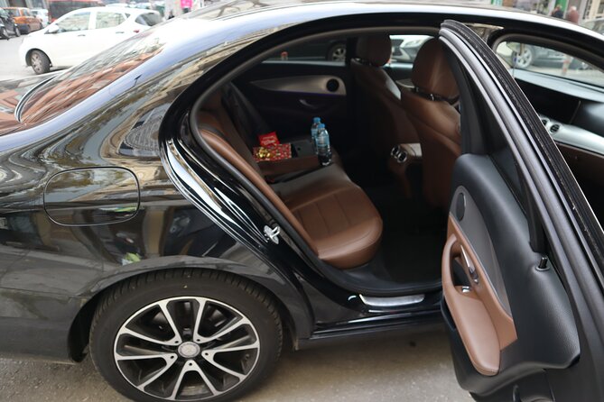 Santorini VIP Limousine Transfer Services - Pickup at JTR Airport and Athinios Port, without the hassle