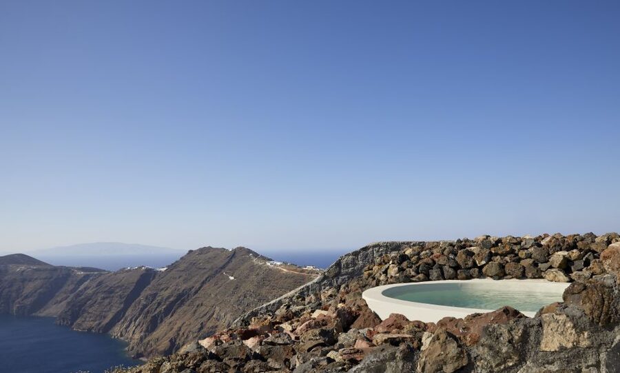 Santorini: Volcanic Hot-Tub Experience with Caldera Views - Entering Your 1.5-Hour Soak, With Hydromassage and Caldera Views