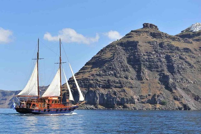 Santorini Volcanic Islands Cruise: Volcano,Hot Springs,Thirassia and Oia Sunset - How This Tour Works, Start to Finish