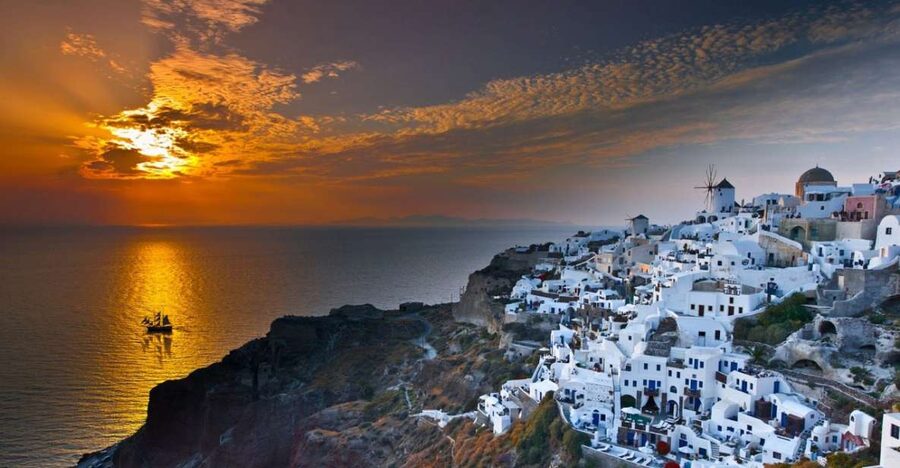 Santorini: Volcanic Sunset Cruise with Dinner - Two Cruise Styles, Two Different Evening Moods
