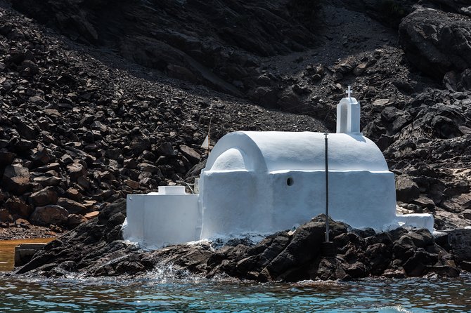 Santorini Volcano and Hot Springs Cruise Tour from Fira Old Port - From Fira Old Port to the Volcano: how the 3-hour rhythm works