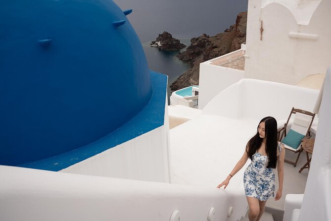 Santorini Walking Photoshoot Experience in OIA - Viewpoints and sea-glimpses: getting that Santorini look