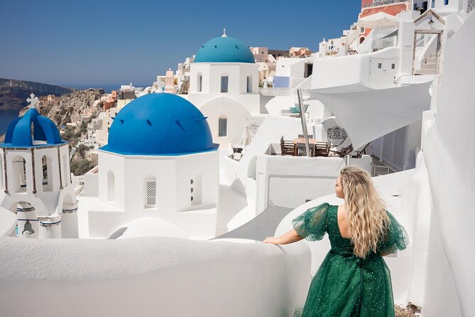 Santorini Walking Photoshoot Experience in OIA - Meeting point, timing, and what the 1-2 hours feels like