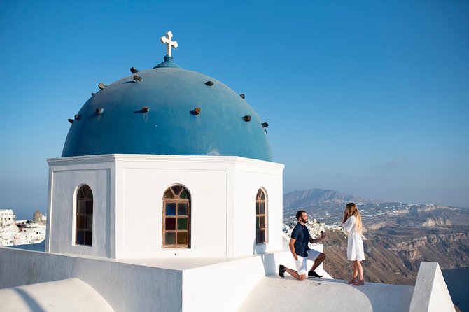 Santorini Walking Tour with a Personal Photographer - Price and value: $240.66 for up to 4 people