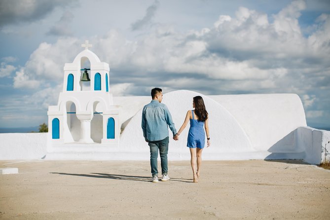 Santorini Walking Tour with a Personal Photographer - Stop 1: Oia morning photos, iconic but kept calmer