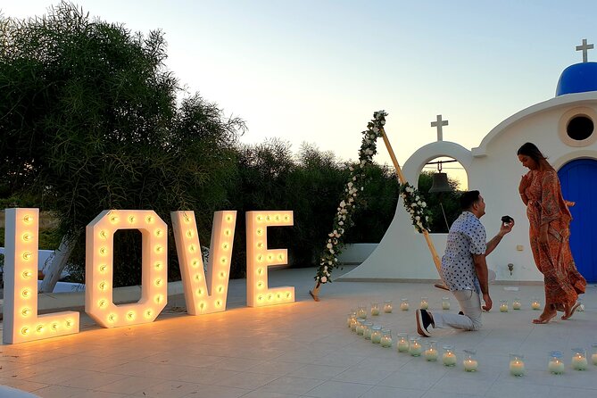 Santorini wedding propose - Santorini wedding proposal at Saint Nicholas Chapel, without the stress