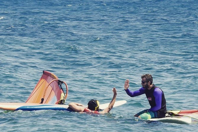 Santorini Windsurfing lessons - Timing, operating hours, and what to plan around