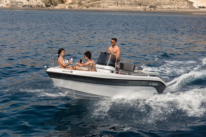 Self-Drive License-Free Boat Rental in Santorini from Vlichada - Service, Communication, and the Human Touch