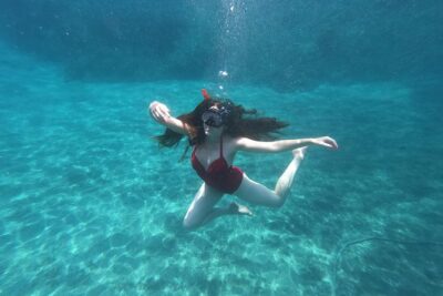 Small-Group Santorini Sea Caves Kayak Trip with Snorkeling & Picnic