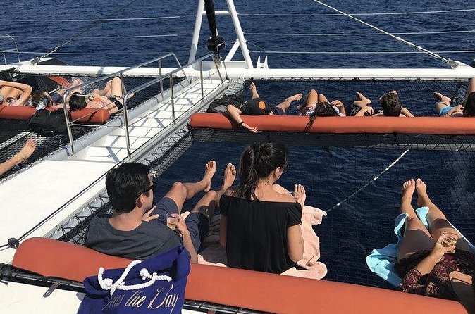 Sunset Catamaran Cruise Tahiti - Onboard Comfort, Group Size, and the “No Chaos” Feel