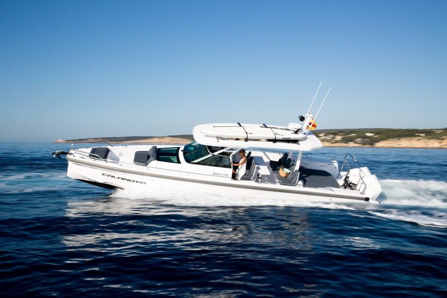 The Fastest All Inclusive Private Motor Yacht in Santorini - The all-inclusive setup, and what you should expect onboard