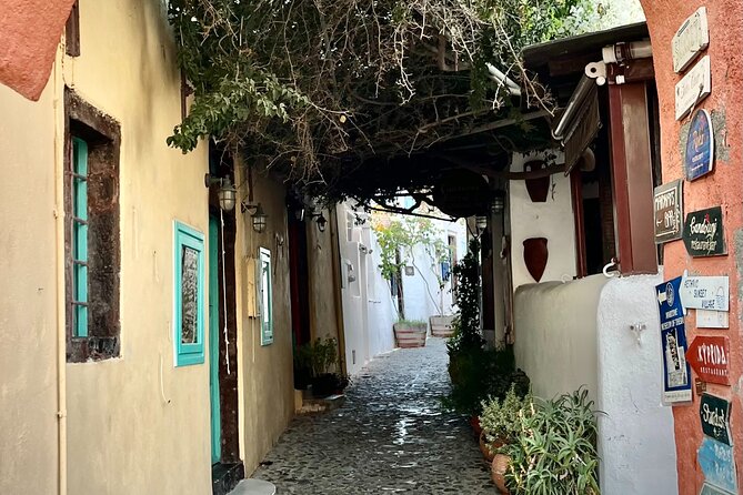 The Highlights of Santorini on a Mini Bus Daily Sunset Tour - A Fast Route Through Santorini Villages and the Oia Sunset