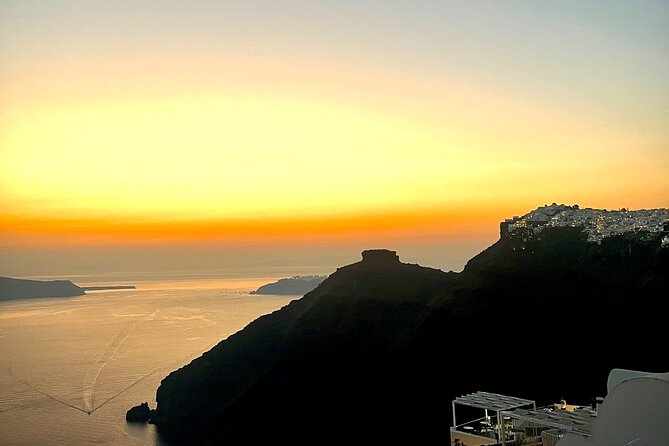 The Highlights of Santorini on a Mini Bus Daily Sunset Tour - Stop 1: Megalochori, Traditional Streets and a Calm First Hit of Charm