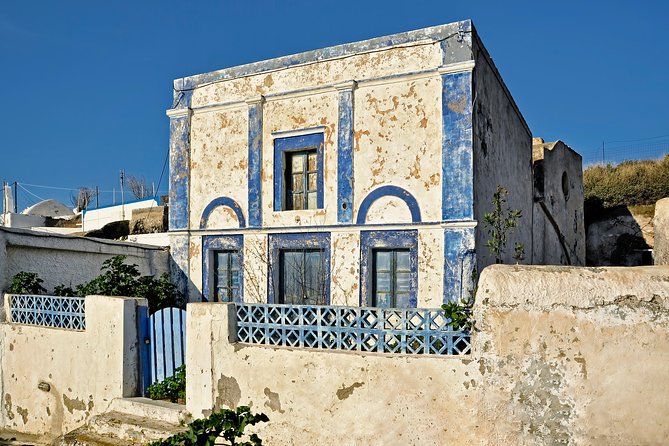 Thirassia Island: 6hr Private Tour with Lunch from Santorini - Arriving at Korfos, then heading up to Manolas