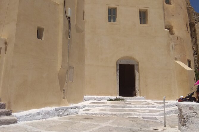Top Sights of Santorini with Wine Tasting and Sunset in Oia - Price and Logistics: What You Need to Know to Avoid a Bad Day