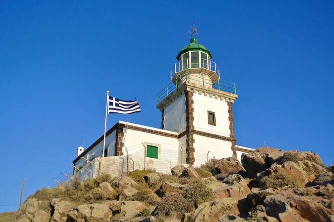 Top Spots Bus Tour in Santorini with Transportation - Oia sunset timing, the famous finish with about 1 hour 40 minutes