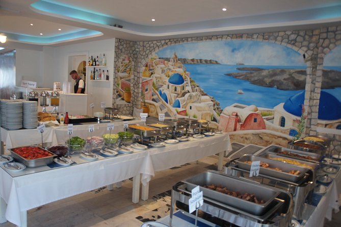 Traditional Greek Night live Music & Dinner Show in Santorini - The show, live music and folk dance you can join