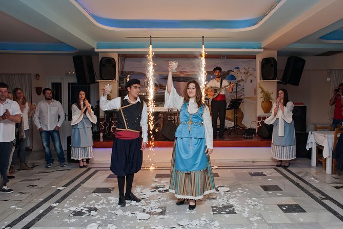 Traditional Greek Night live Music & Dinner Show in Santorini - Getting a good seat and finding your comfort zone