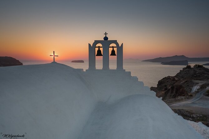 Traditional Villages & Ancient Akrotiri Private Tour - Pyrgos Kallistis: blue-domed churches and maze-like streets