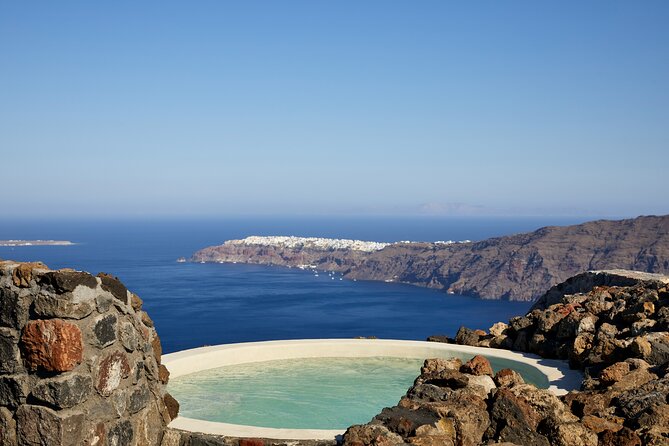 Volcanic Hot-Tub with Caldera View for Ultra-Romantic Couples - Getting to the right spot in Imerovigli (and why it matters)